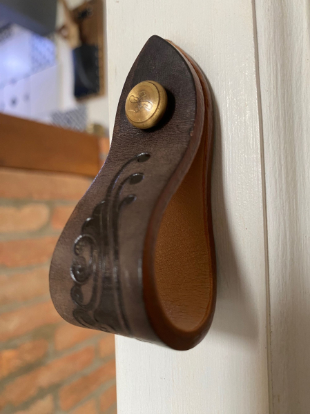 Usnjeni pohištveni ročaji www.dddesign.si