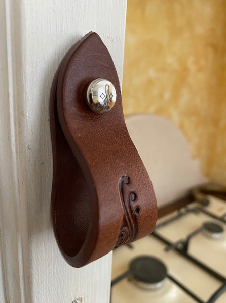 Usnjeni pohištveni ročaji www.dddesign.si