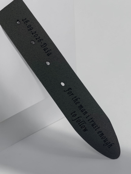 Engraving on the belt: name, initials, date, dedication...