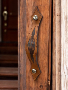 Usnjeni pohištveni ročaji www.dddesign.si