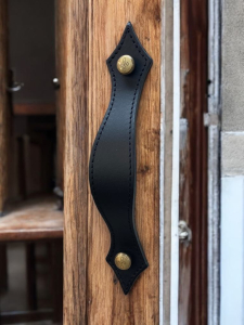 Usnjeni pohištveni ročaji www.dddesign.si