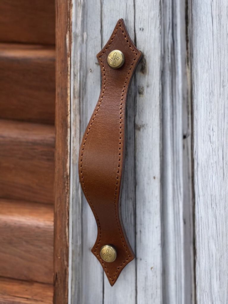 Usnjeni pohištveni ročaji www.dddesign.si