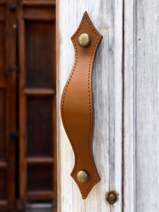 Usnjeni pohištveni ročaji www.dddesign.si