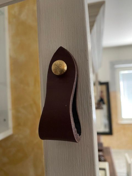 Usnjeni pohištveni ročaji www.dddesign.si