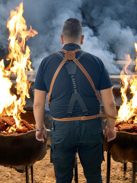 usnjeni predpasnik z gravuro imena, verzov, logotipa,....