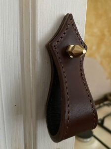 Usnjeni pohištveni ročaji www.dddesign.si