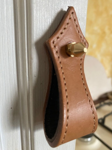 Usnjeni pohištveni ročaji www.dddesign.si