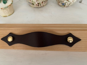 Usnjeni pohištveni ročaji www.dddesign.si