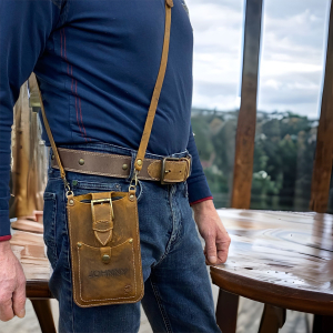 Usnjena torbica z gravuro imena za pas in ramo