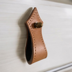 Usnjeni pohištveni ročaji www.dddesign.si