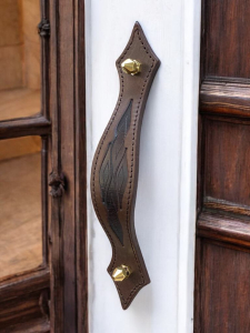 Usnjeni pohištveni ročaji www.dddesign.si