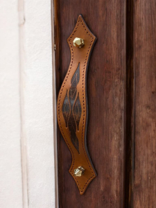 Usnjeni pohištveni ročaji www.dddesign.si