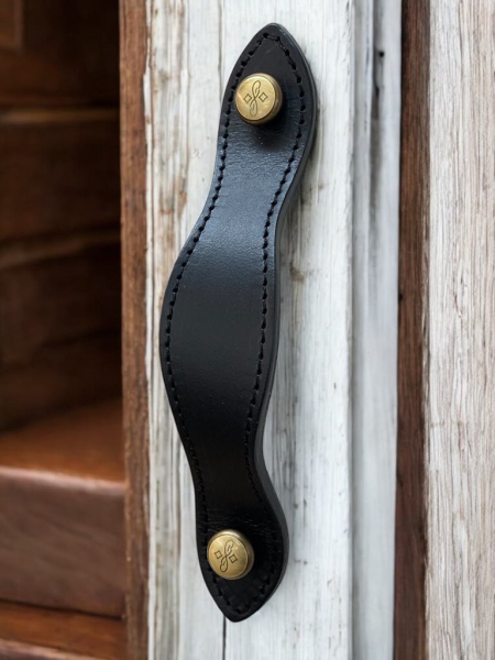 Usnjeni-pohištveni-ročaji-dddesign.si