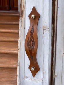 Usnjeni pohištveni ročaji www.dddesign.si