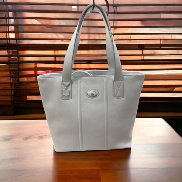 Usnjena torbica poletje 2024