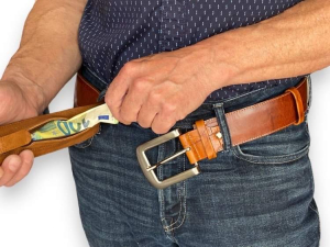 USNJENI pasovi po naročilu: izbor usnja v naši delavnici v Domžalah