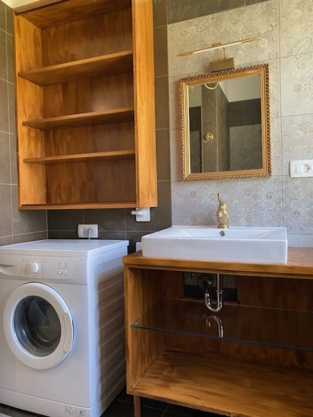 Pohištvena noga nastavljiva tapecirana z usnjem