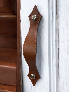 Usnjeni pohištveni ročaji www.dddesign.si