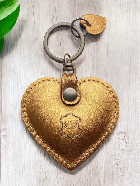 Usnjeni obesek za ključe srce  www.dddesign.si