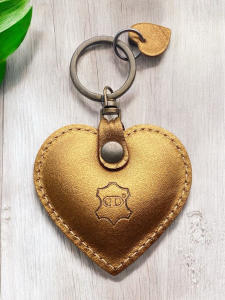 Usnjeni obesek za ključe srce  www.dddesign.si