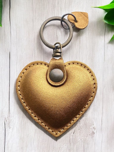 Personalizirani obesek za ključe in torbico www.dddesign.si