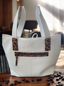 ZALOGA unikatna torbica goveje usnje in krzno Jaguar 