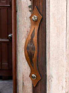 Usnjeni pohištveni ročaji www.dddesign.si