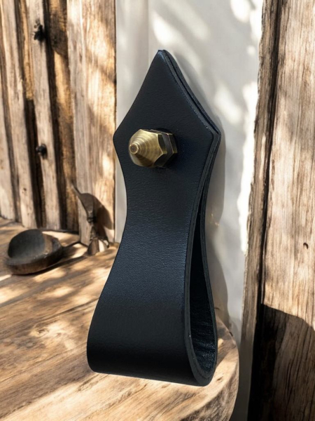 Usnjeni pohištveni ročaji www.dddesign.si