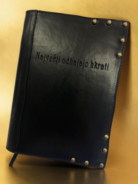 Personalizirani usnjeni ovitek za knjigo s kazalom