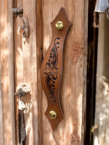 Usnjeni pohištveni ročaji www.dddesign.si