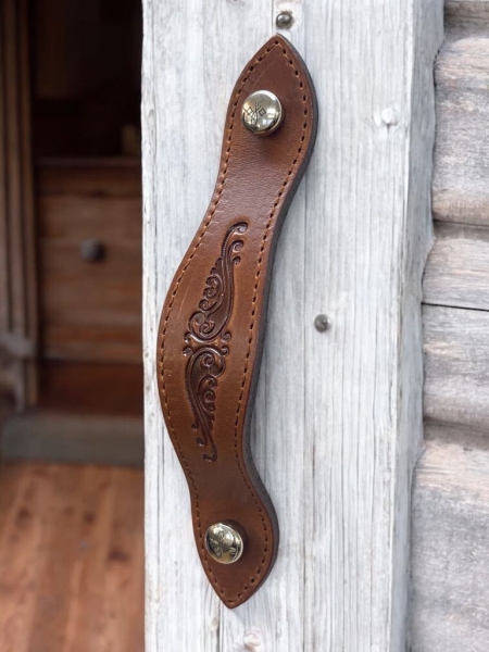 Usnjeni pohištveni ročaji www.dddesign.si