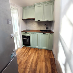 Usnjeni pohištveni ročaji www.dddesign.si na kuhinjah Rustika Masiva d.o.o.