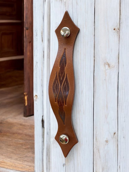 Usnjeni pohištveni ročaji www.dddesign.si