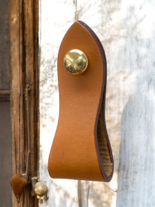 Usnjeni pohištveni ročaji www.dddesign.si