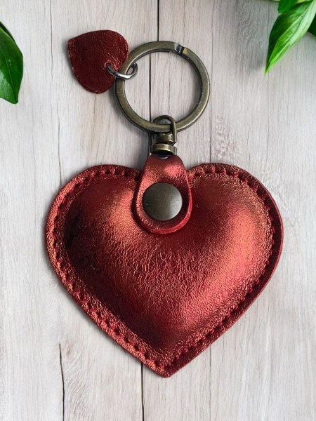 Usnjeni obesek za ključe srce  www.dddesign.si