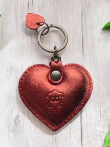 Usnjeni obesek za ključe srce  www.dddesign.si