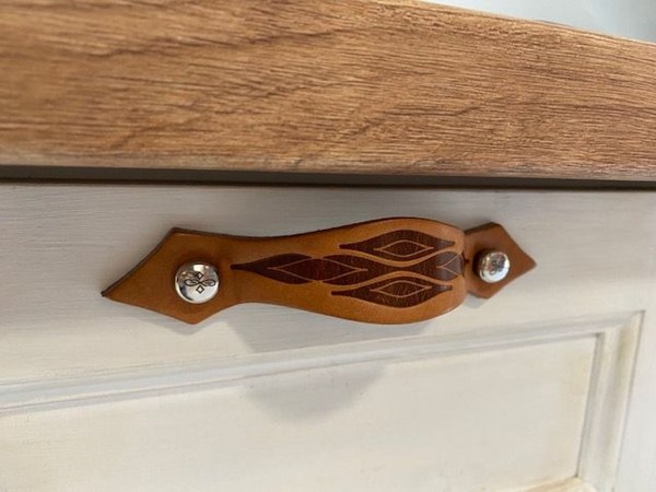 Usnjeni pohištveni ročaji www.dddesign.si