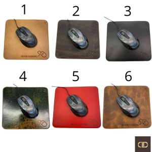 Personalizirana usnjena dvoslojna podloga za miško. 