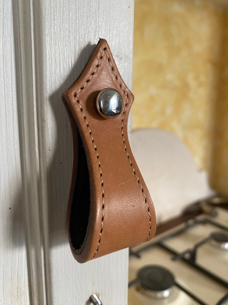 Usnjeni pohištveni ročaji www.dddesign.si