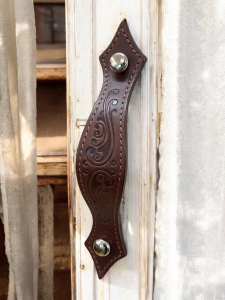 Usnjeni pohištveni ročaji www.dddesign.si